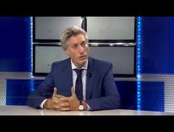 Une offre de gestion sous mandat avec des produits structurés et des fonds "atypiques"...