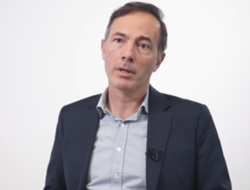 « Il est difficile d'obtenir de la performance, sans prendre des risques sur les marchés » explique Serge Pizem, gérant multi-asset chez Axa IM...