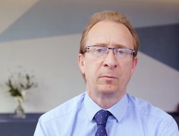 Mieux connaître Richard Woolnough, gérant du fonds M&G (Lux) Optimal Income (+ de 20 Mds € d'encours)...