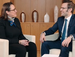 Vincent Roynel (Responsable Commercial CGP CPR AM) répond aux questions de la fondatrice d'un nouveau cabinet en gestion de patrimoine...