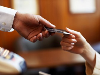 Et si vous deviez payer les banques pour déposer votre argent ?